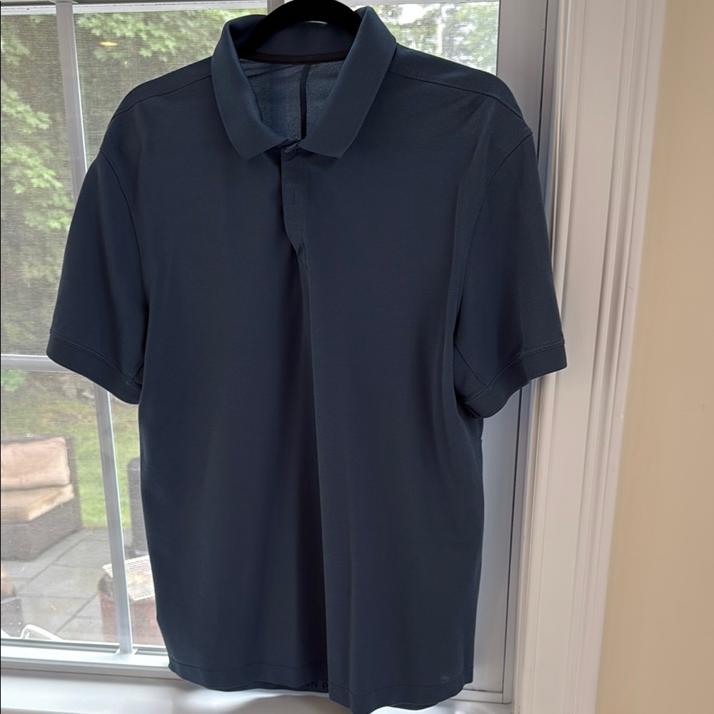 Lululemon Men’s polo shirt in excellent condition